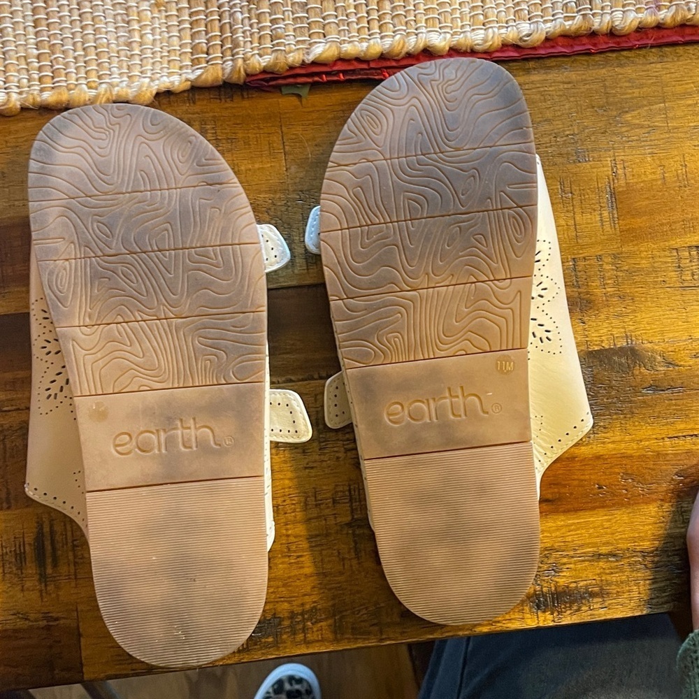 Earth Cream Double Buckle Sandals - Picture 2 of 5